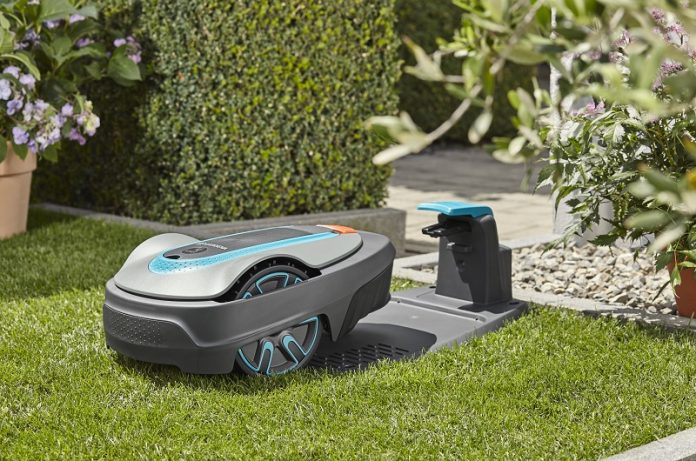 Robot rasaerba per piccoli giardini