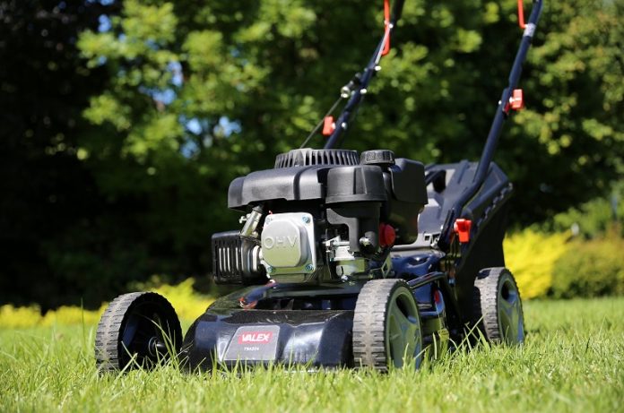 tagliaerba con motore a scoppio