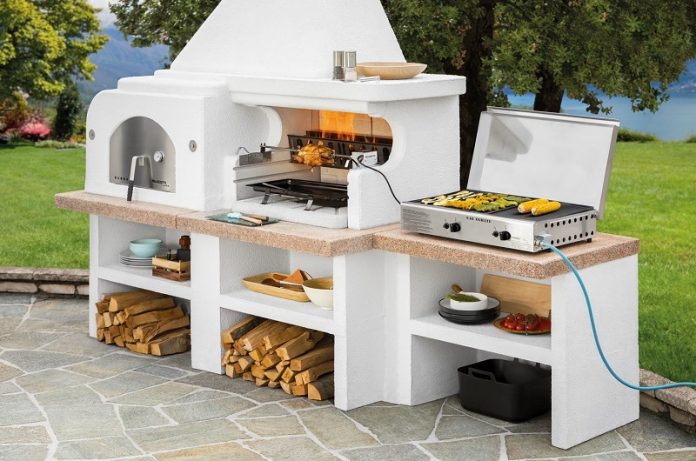 barbecue con forno a legna