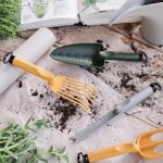 attrezzi da giardinaggio in materiale riciclabile