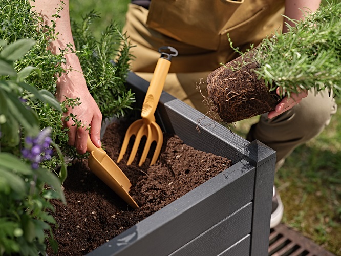 Nuova gamma di attrezzi da giardinaggio in materiale riciclabile