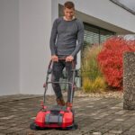 Spazzatrice manuale a batteria per la pulizia delle aree esterne Spazzatrice manuale a batteria